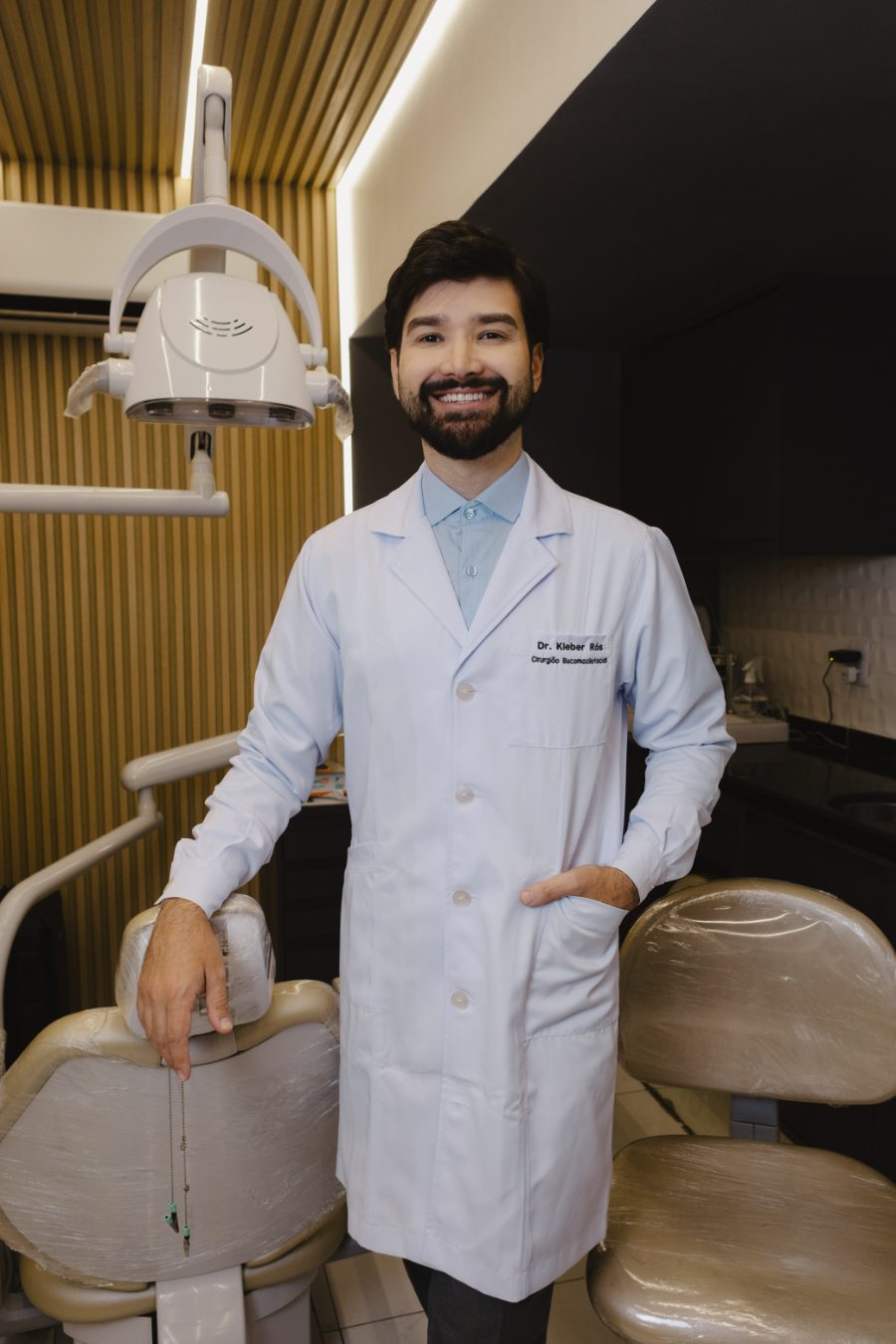 Dr. Kleber Rós no consultório